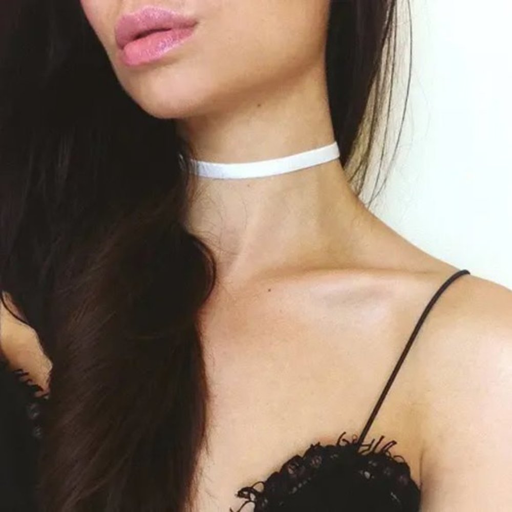 4/$20 white velvet choker hot topic